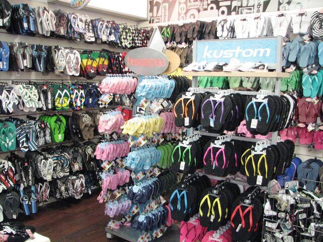... Flip Flops sind bevorzugte Fußbekleidung ...