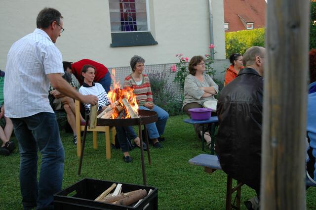 Gleich wird "steinzeitlich" gegrillt und der gemütliche Teil began!