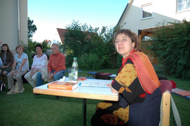 Sie freut sich auf uns und wir freuen uns auf sie!