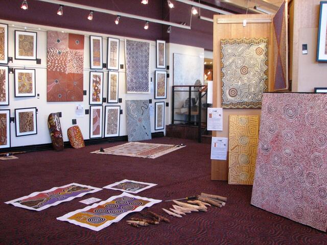 ... Aboriginal-Kunst im Ayers Rock Ressort ...