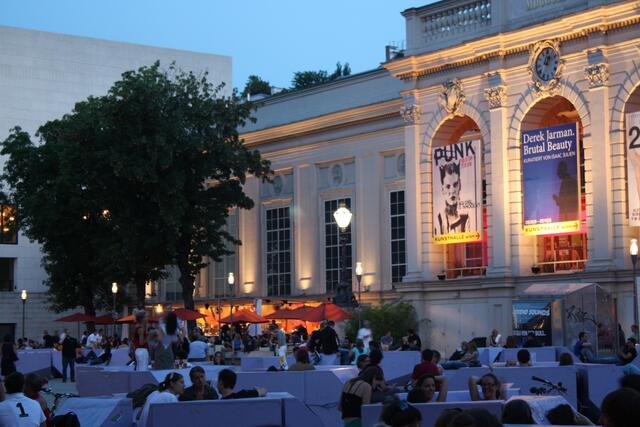 Museumsquartier in der Abenddämmerung