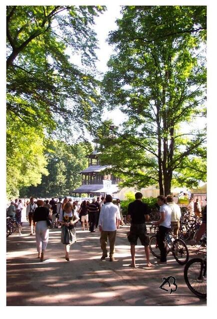 München - Kocherlball 2004 - Spaziergang zum Monopterus