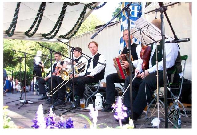 München - Kocherlball 2004 - Musik darf nicht fehlen