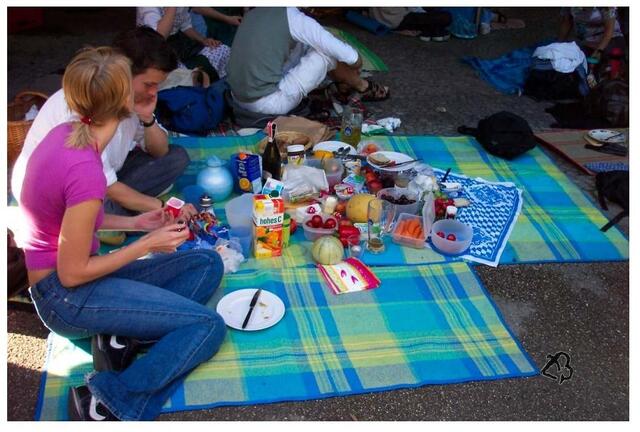 München - Kocherlball 2004 - Koi Plotz mehr gwen - Picknik am Rande