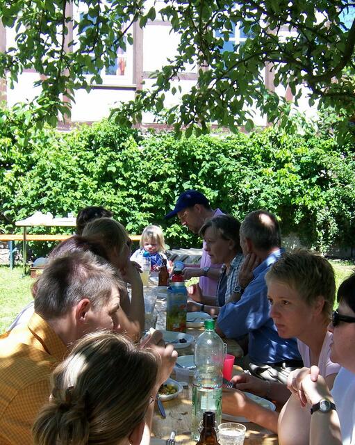 Essen, das heißt den Genuss mit einander zu erleben, dem anderen in die Augen zu sehen. das Erleben wahr zu nehmen!
