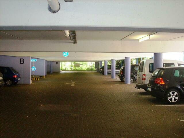 Gebildet verlasse ich das Parkhaus ;-)