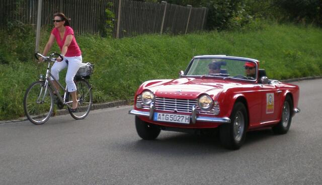 Radfahrer oder Oldie, wer fährt schneller?
