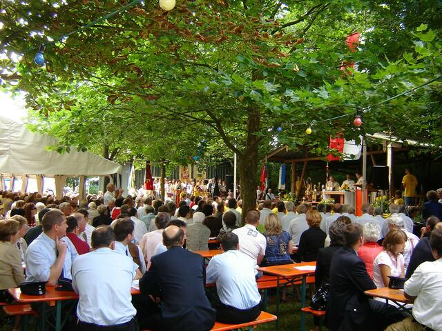 Festplatz und Zelt waren bis auf den letzten Platz gefüllt | Foto: H. Nimsgern