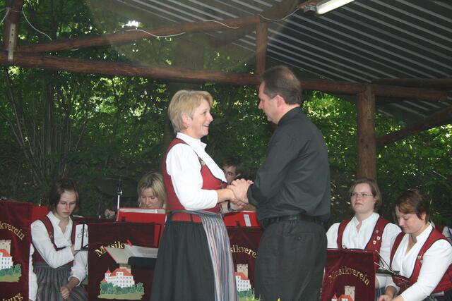 Alles Gute für die Zukunft wünscht auch Dirigentin Renate Schmid von der Musikkapelle Reisensburg