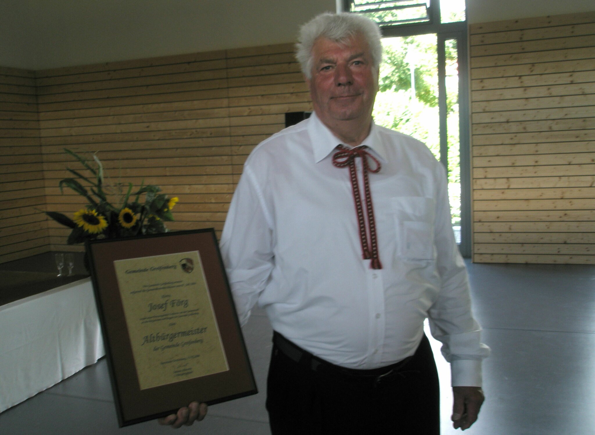 Ehemaliger Bürgermeister von Greifenberg bekommt den Titel