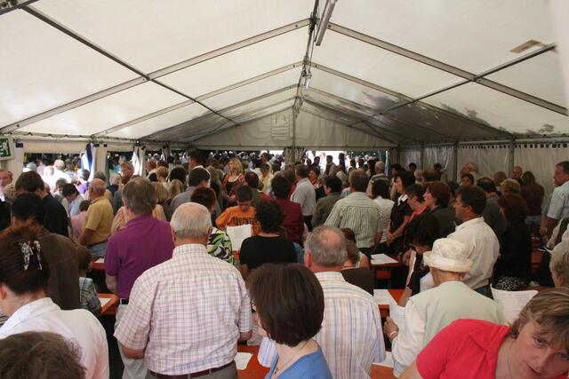 Festplatz und Zelt waren bis auf den letzten Platz gefüllt