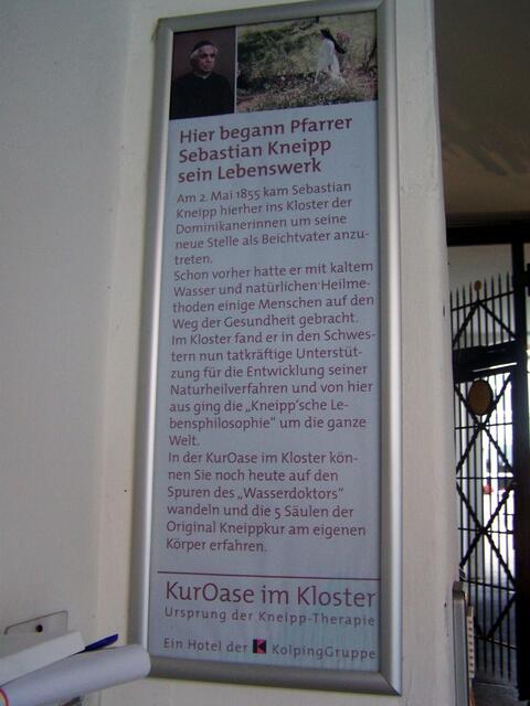 Ein Hinweis an dem Dominikanerinnenkloster über sein wirken hier