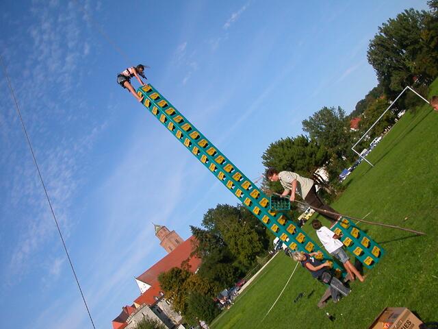 Hoch hinaus beim Kistenklettern!