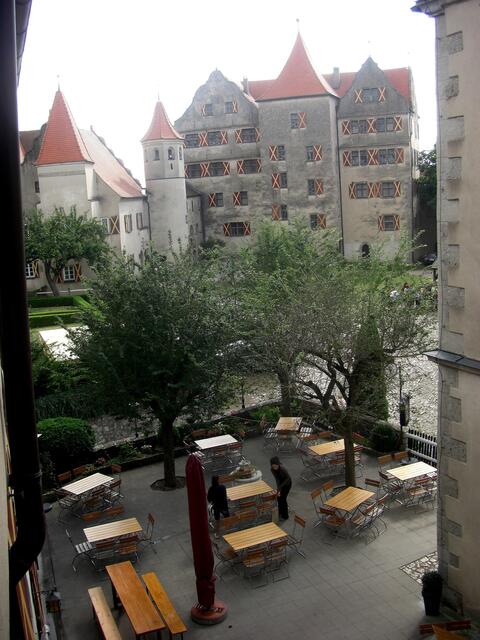 Biergarten Burgschenke mit Fürstenbau