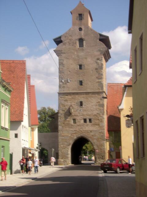 Lohnend ist der 3/4 stündiger Rundgang auf der Stadtmauer mit seinen 15 Türmen