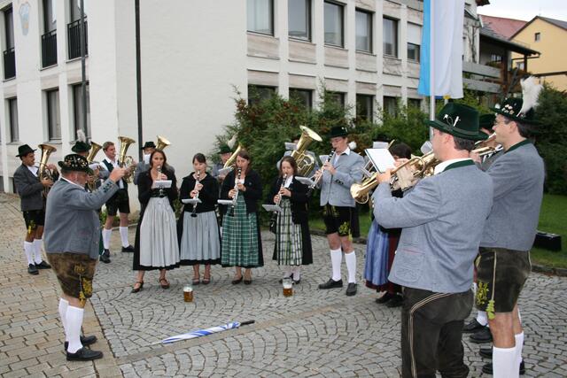 Die Original D'Lechtaler Musikanten beim Standkonzert am Marktplatz
