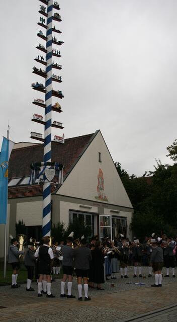 Ein düsterer Himmel kann die Feierlaune nicht trüben