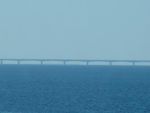..und wieder gezoomt...Fehmarnbelt-Querung - 19 km lang. Brücke zwischen Dänemark und Deutschland