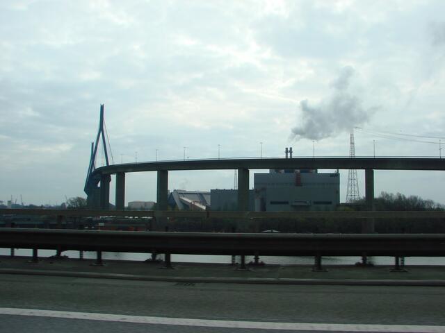 ja und die Brücke dürfte bekannt sein - Köhlbrand - Verbindung zwischen Norder- und Süderelbe