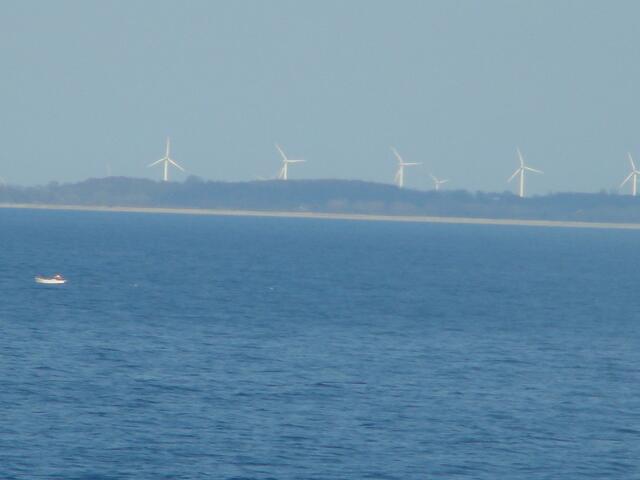 Auch in Dänemark drehen sich die "Mühlen" .....12-fach gezoomt