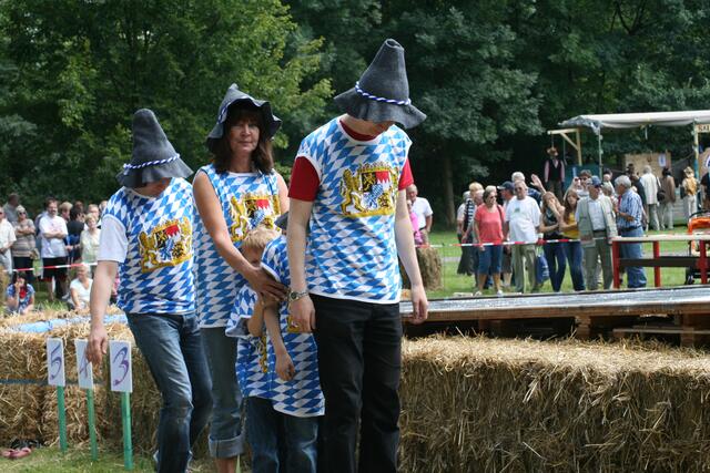 Der 1. Wettkampf: Bierkistenrennen