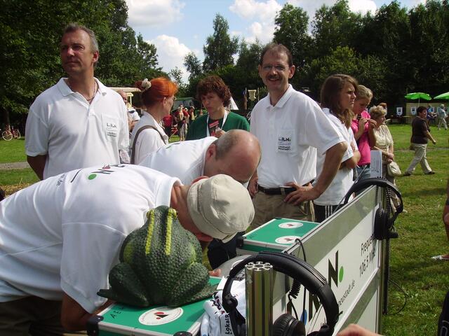 Der NDR hat sein Infomobil und das Lokal Radio Neustadt hat ihren mobilen Radiostand