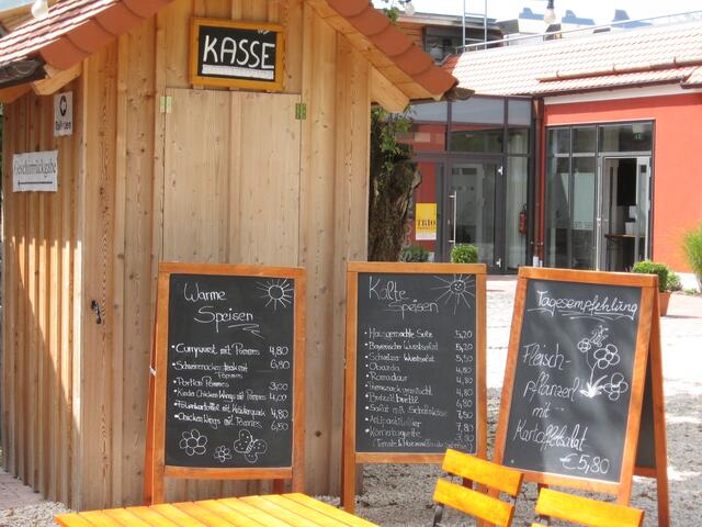 Leckeres für den Magen im Biergarten NEUHOF am See, zwischen Gundelfingen und Günzburg