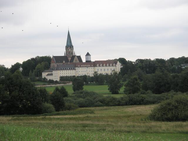 etwas rangezoomt - die Erzabtei St. Ottilien