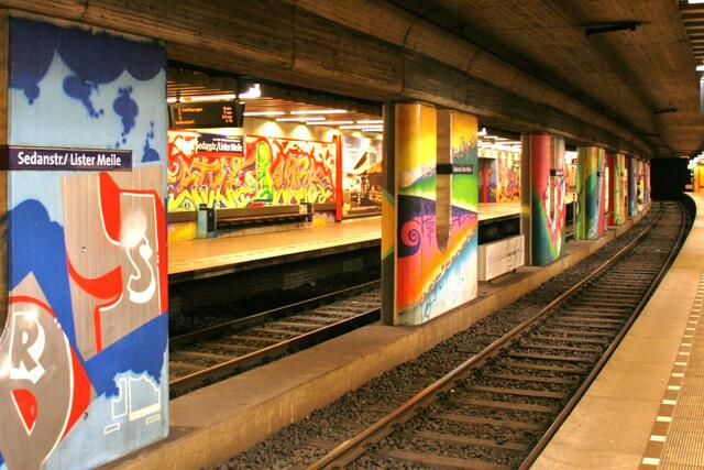 jeder Bahnsteig ist anders gestaltet