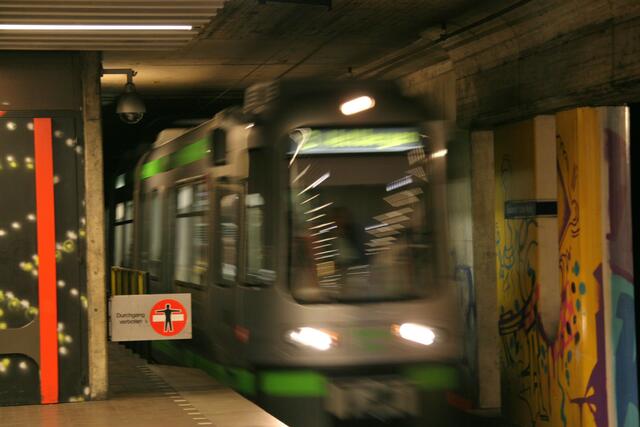 die Bahn trifft ein