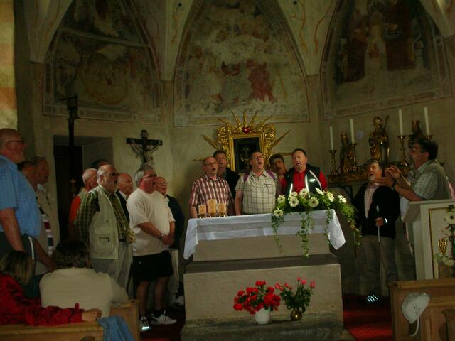 08.06. - Singen in der Heilig-Geist-Kirche, einer Wallfahrtskirche die um 1455 erbaut wurde | Foto: Achim Gutbrod