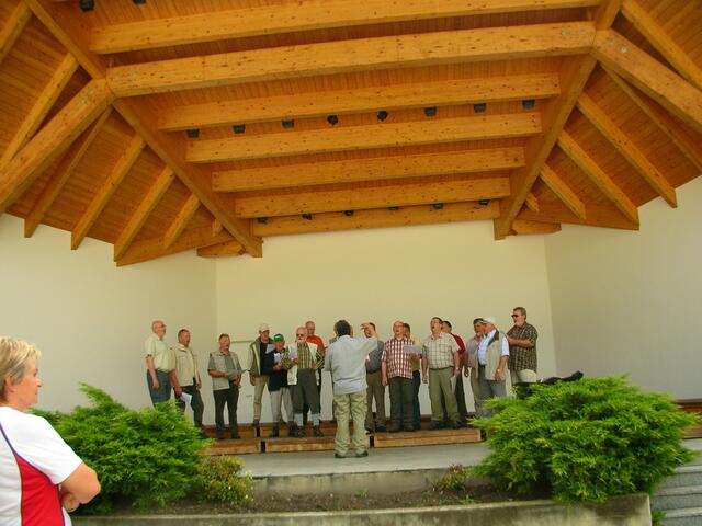 11.06. -  Musikalische Lockerungsübungen im Musikpavillon von Luttach | Foto: Achim Gutbrod