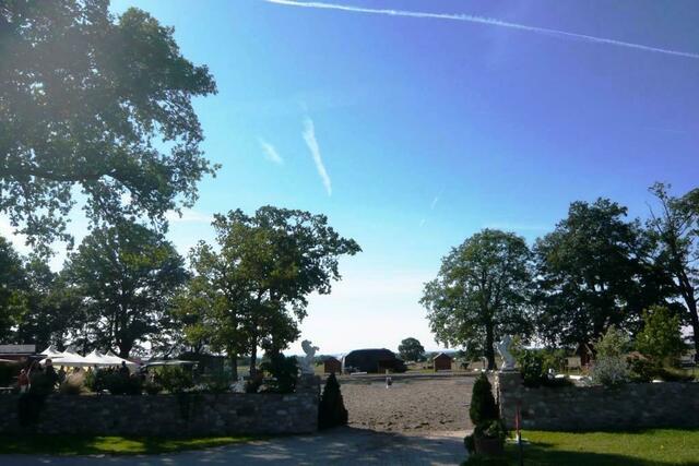 Strahlend blauer Himmel