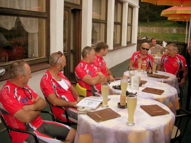 Mittagessen a. Mendola-Pass