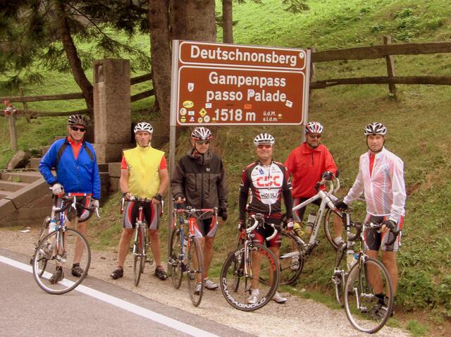 Auf d. Gampenpass - nur der Franz ist schon voraus