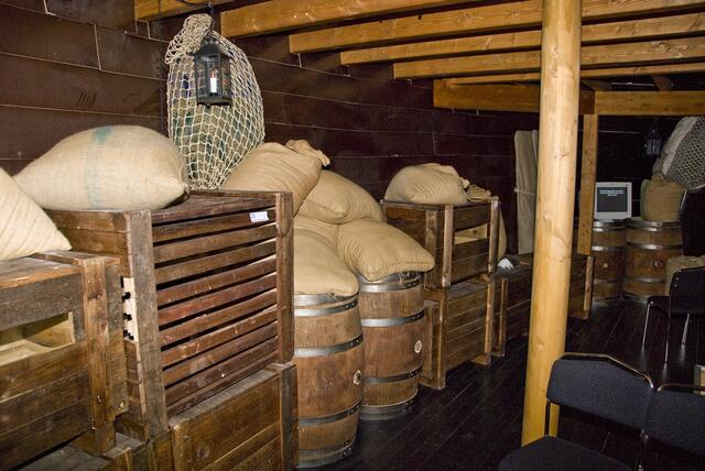 Im Laderaum unter Deck