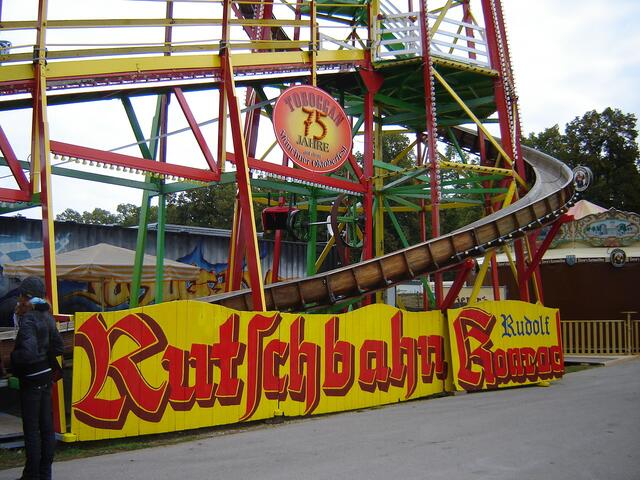 .. altes traditionelles Fahrgeschäft
