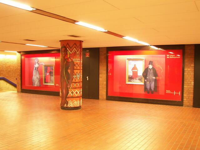 Einladung zur Ausstellung: http://www.myheimat.de/hannover/beitrag/53075/qhannover-goes-fashionq-kleidende-ausstrahlung-im-historischen-museum-hannover/