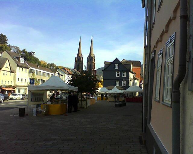 Französischer Gourmetmarkt auf dem Boulevard Ketzerbach Marburg am 10.10.2008 - ca. 13:00 Uhr
