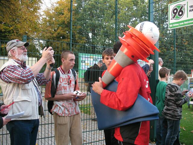 Das ist Pinto (kann man nicht so gut erkennen, wegen der blauen Matte :-))))))