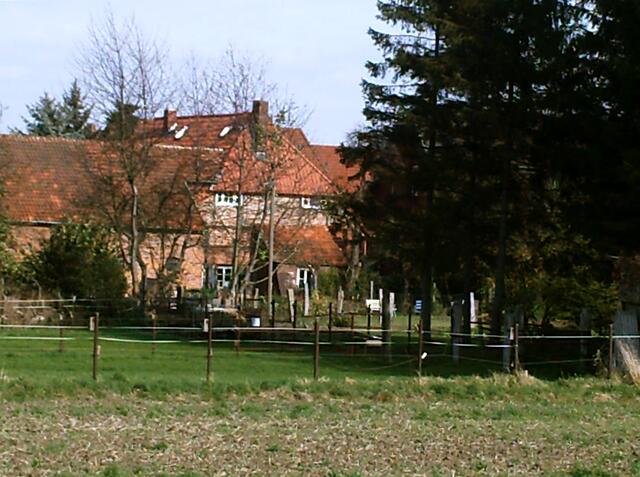 Unser Resthof vom Wald aus gesehen