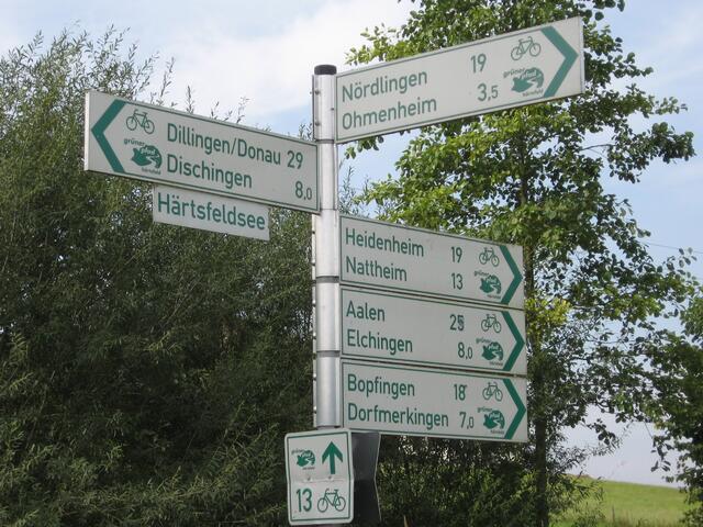 Fremdenverkehr: Ausgezeichnete Ausschilderung, bis auf eine Stelle, wo ich (damals) auch prompt falsch fuhr