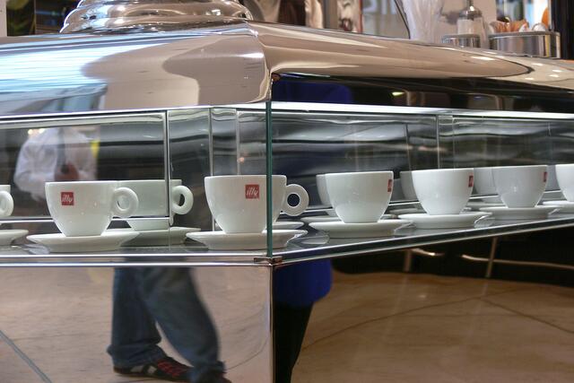 Kaffee am Fließband