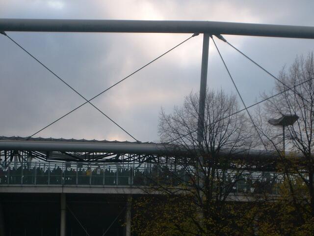 Da stehen sie - die Fans - dicht an dicht