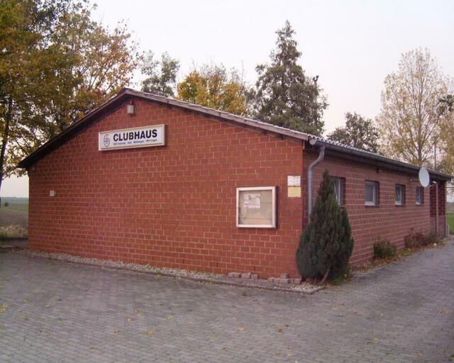 28.10.2008. Clubhaus des "SSV Sehnde-Süd". Ansicht von Südwest.
