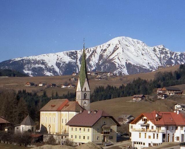 TERENTEN - Rund um diese Kirche befindet sich der Friedhof