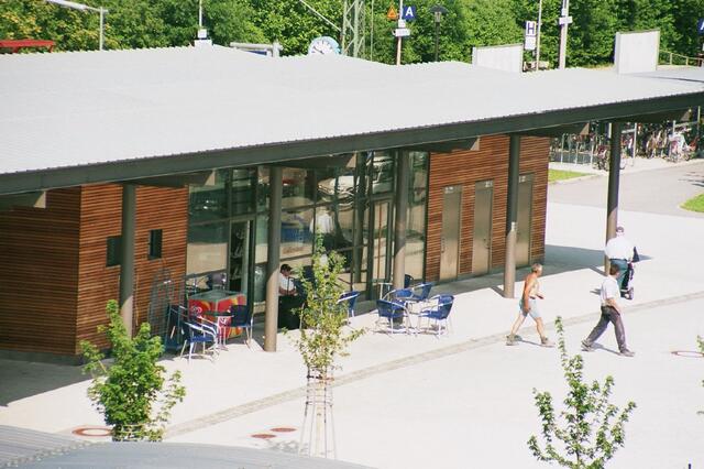 Bahnhofskiosk mit Bäcker Fritz