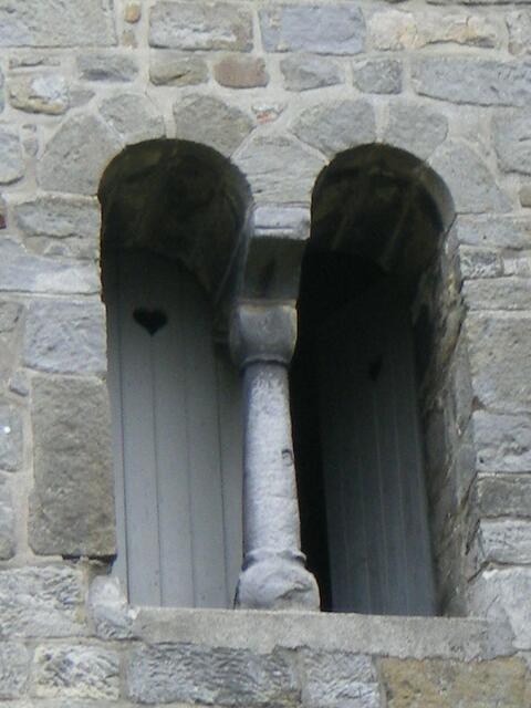 Schießscharte oder Klangfenster?