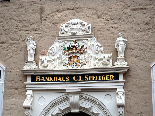 Hinter diesen Mauern ist das Bankgeheimnis sicher gut aufgehoben !!!