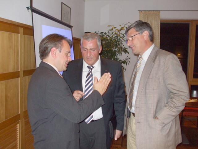 Dr. Georg Nüßlein (CSU), MdB, im Gespräch mit Unternehmern